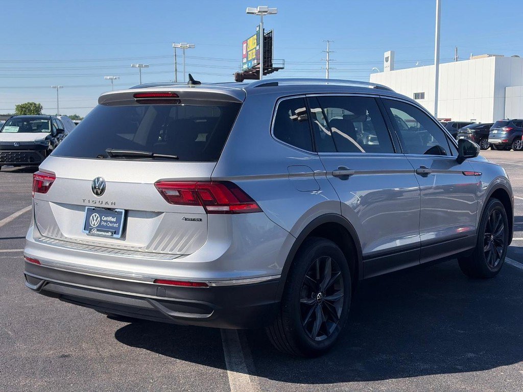 Used 2024 Volkswagen Tiguan SE w/ Panoramic Sunroof Package AWD/4WD image 5