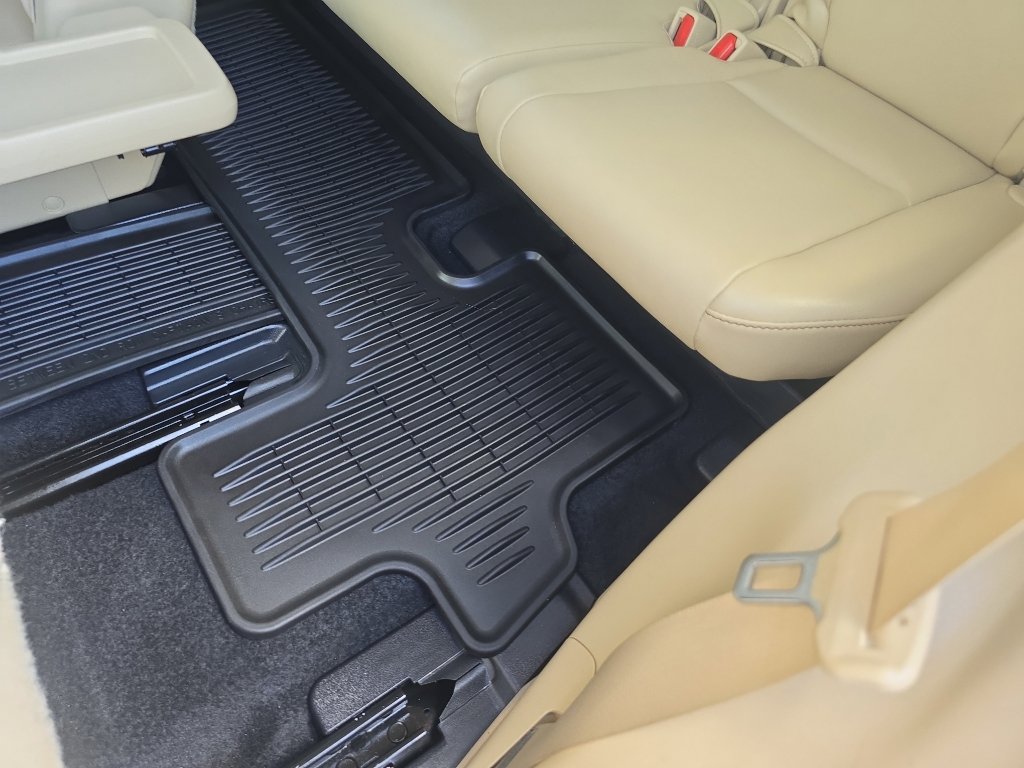 Used 2016 Toyota Highlander Limited w/ Driver Technology Package AWD/4WD image 22