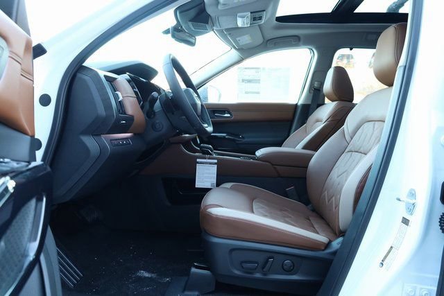 New 2026 Nissan Pathfinder Platinum w/ Cargo Package AWD/4WD image 11