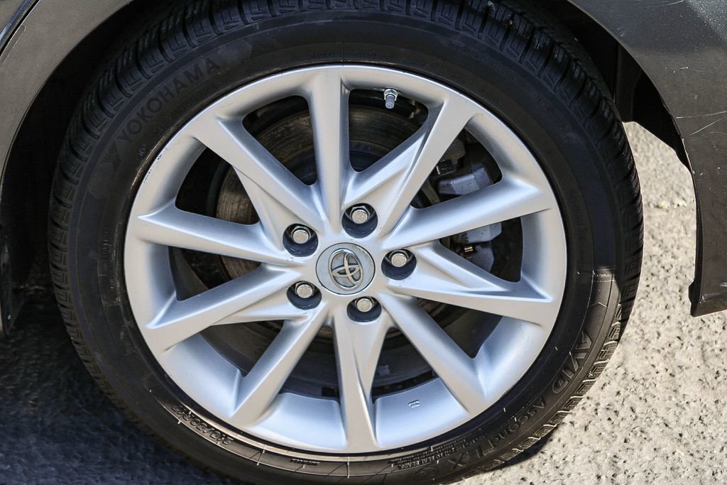 Used 2012 Toyota Prius V Five FWD image 11