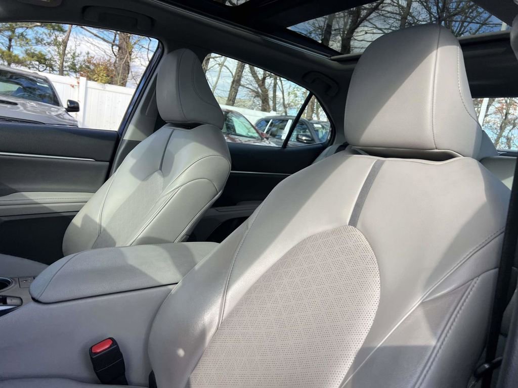Used 2023 Toyota Camry XSE image 14