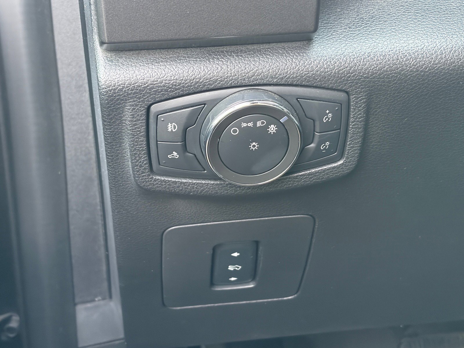 Used 2016 Ford F150 XLT w/ Equipment Group 301A Mid AWD/4WD image 10