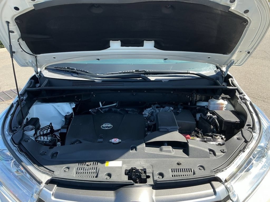 Used 2019 Toyota Highlander XLE AWD/4WD image 34