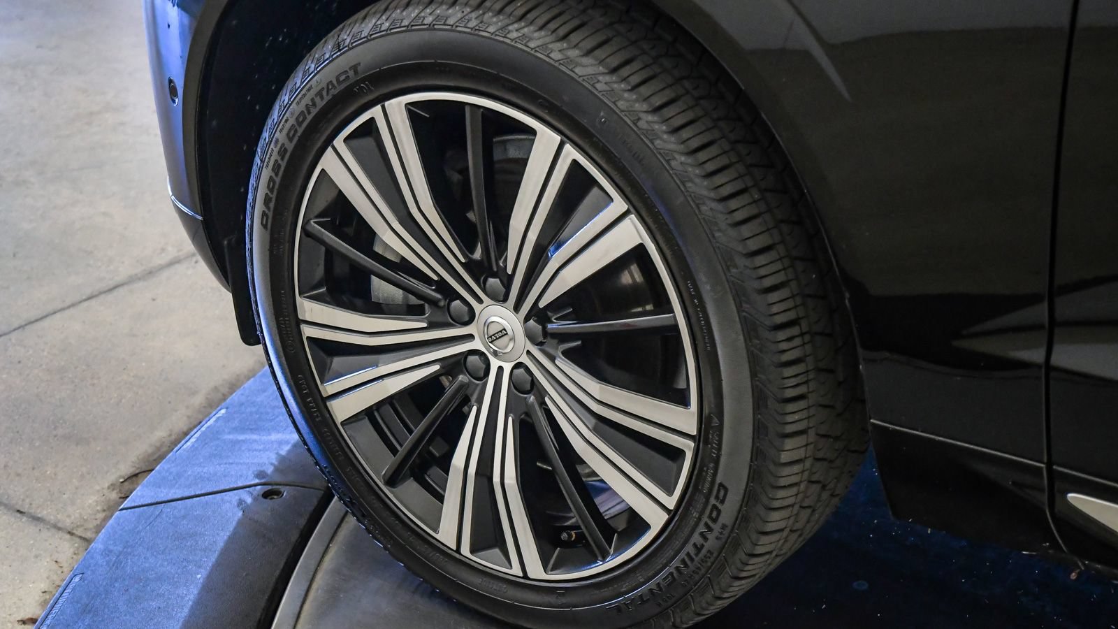 Certified 2023 Volvo XC60 T8 Plus w/ Protection Package Premier AWD/4WD image 10