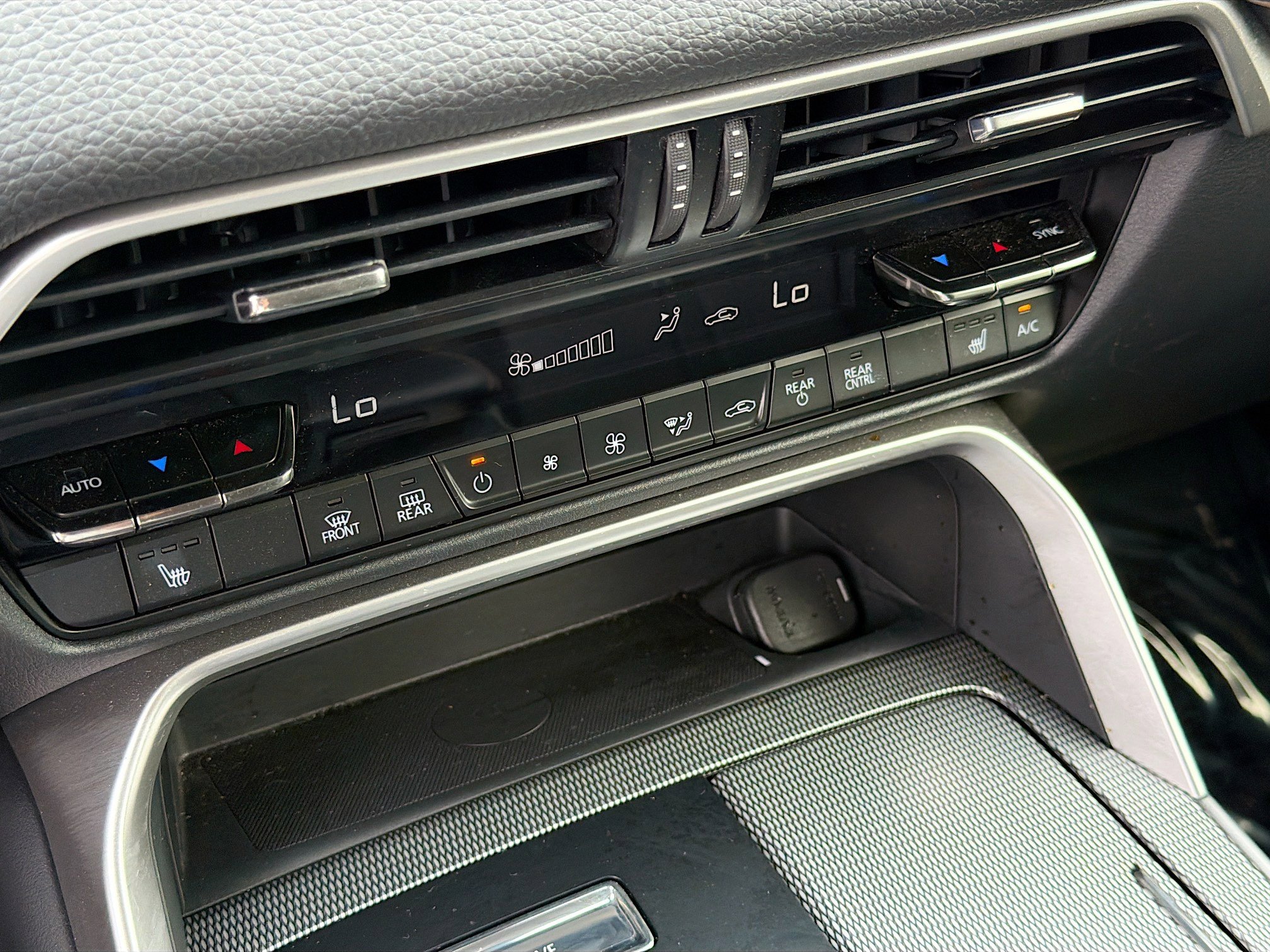 Used 2024 MAZDA CX-90 3.3 Turbo w/ Preferred Plus AWD/4WD image 34