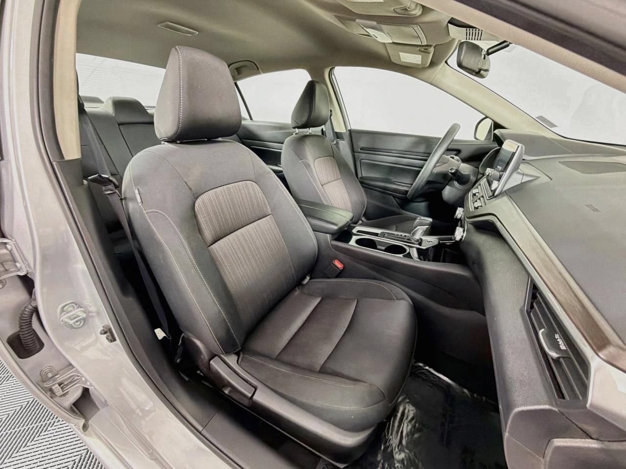 Used 2024 Nissan Altima 2.5 SV FWD image 30