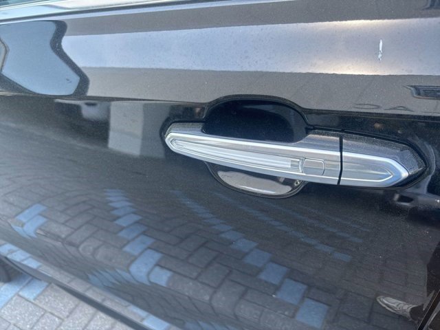 Certified 2025 Cadillac XT4 Premium Luxury image 8