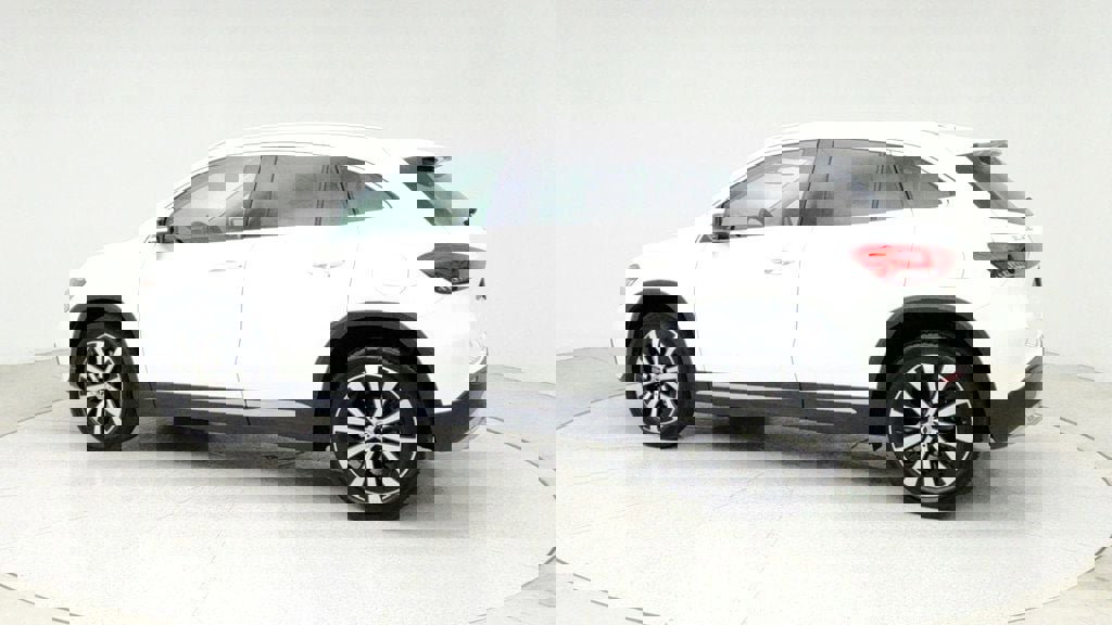 Used 2023 Mercedes-Benz GLA 250 w/ Premium Package image 7