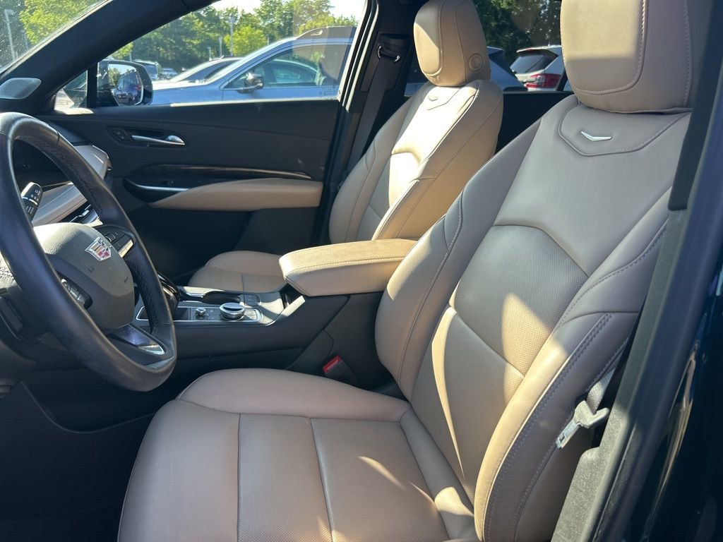 Used 2024 Cadillac XT4 Premium Luxury w/ Technology Package AWD/4WD image 13