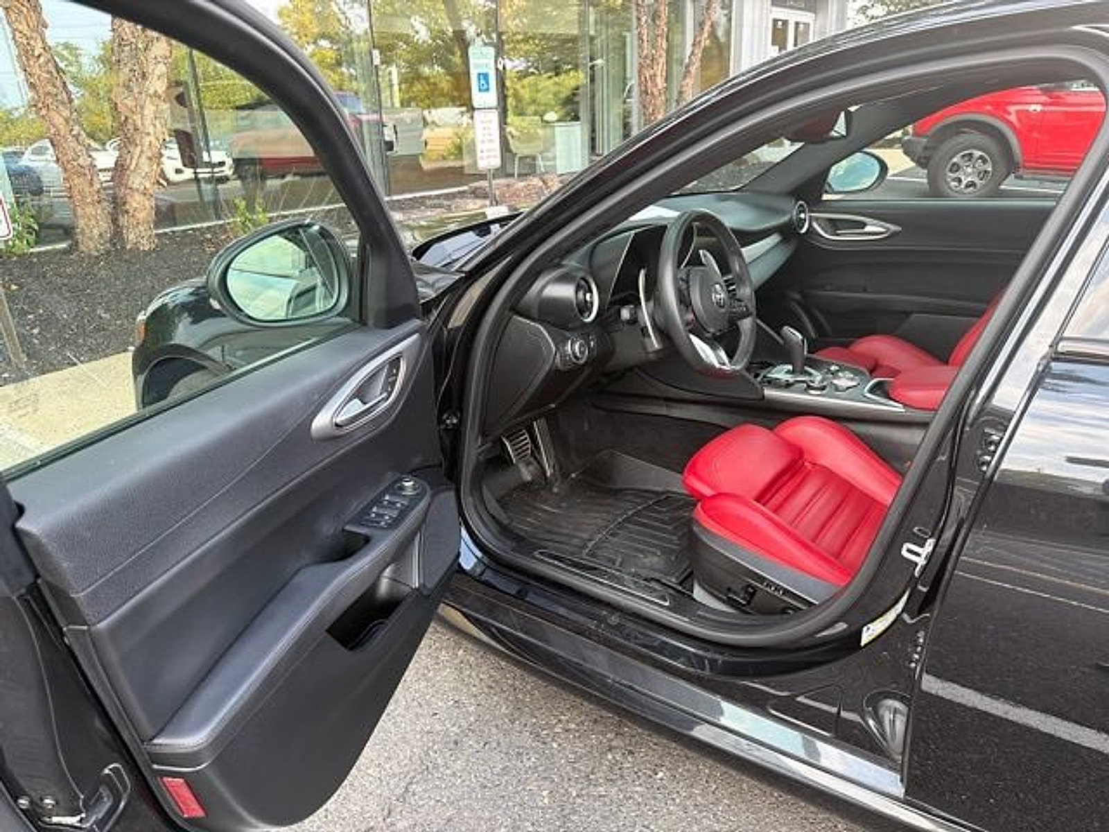 Used 2025 Alfa Romeo Giulia AWD w/ Veloce Package AWD image 14