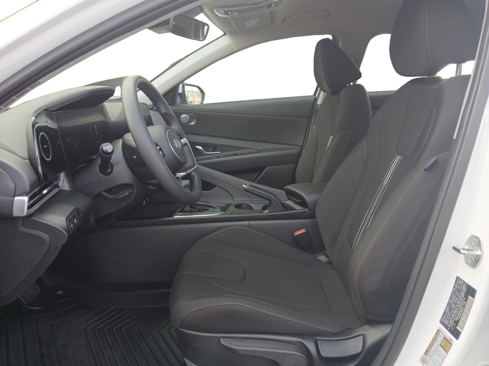 Certified 2024 Hyundai Elantra SEL image 9