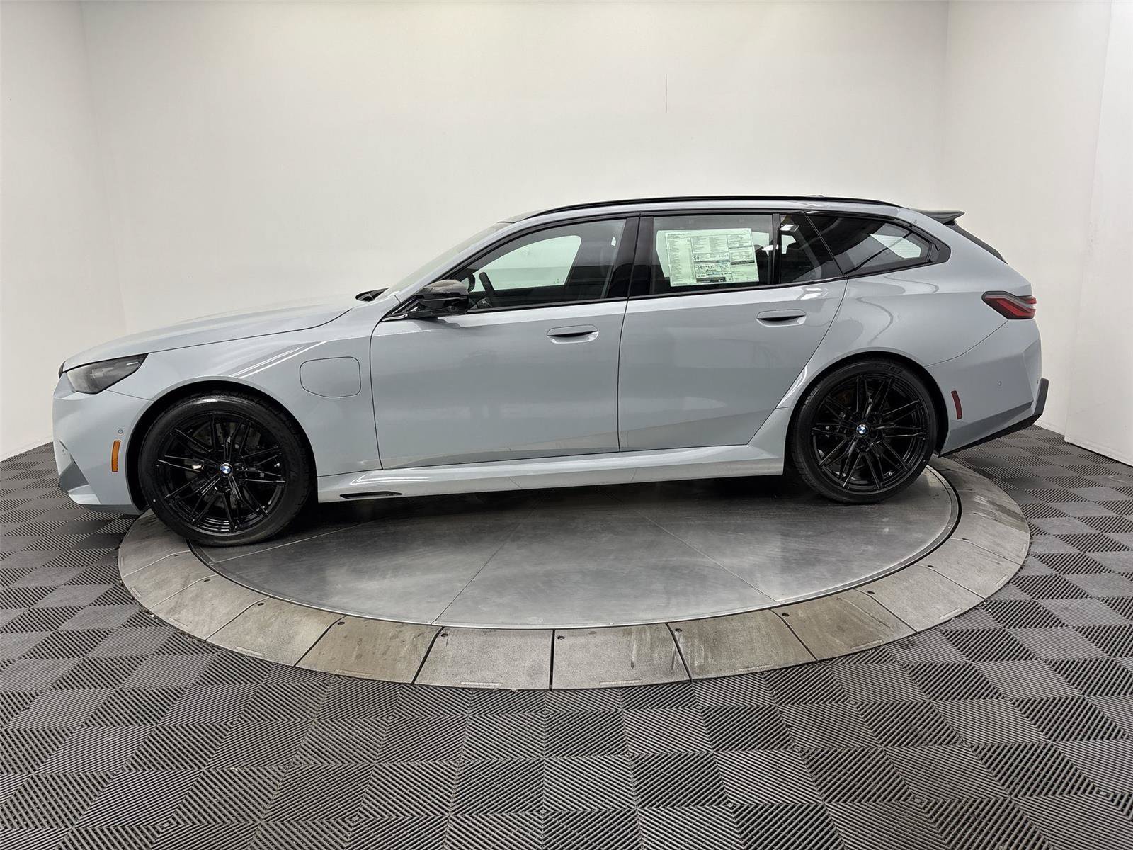 New 2027 BMW M5 Touring AWD/4WD image 16