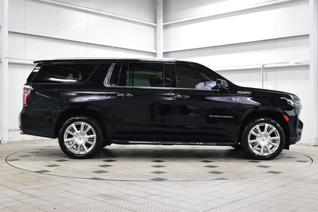 Used 2023 Chevrolet Suburban High Country AWD/4WD image 9