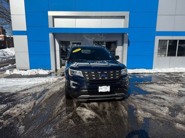 Used 2017 Ford Explorer XLT w/ Equipment Group 202A image 2