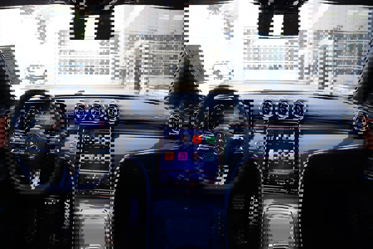 Used 2025 Mercedes-Benz C 300 Sedan image 15