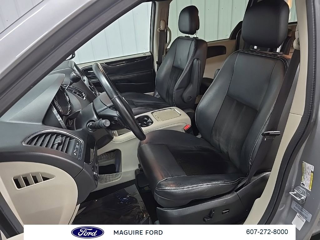 Used 2017 Dodge Grand Caravan SXT image 32