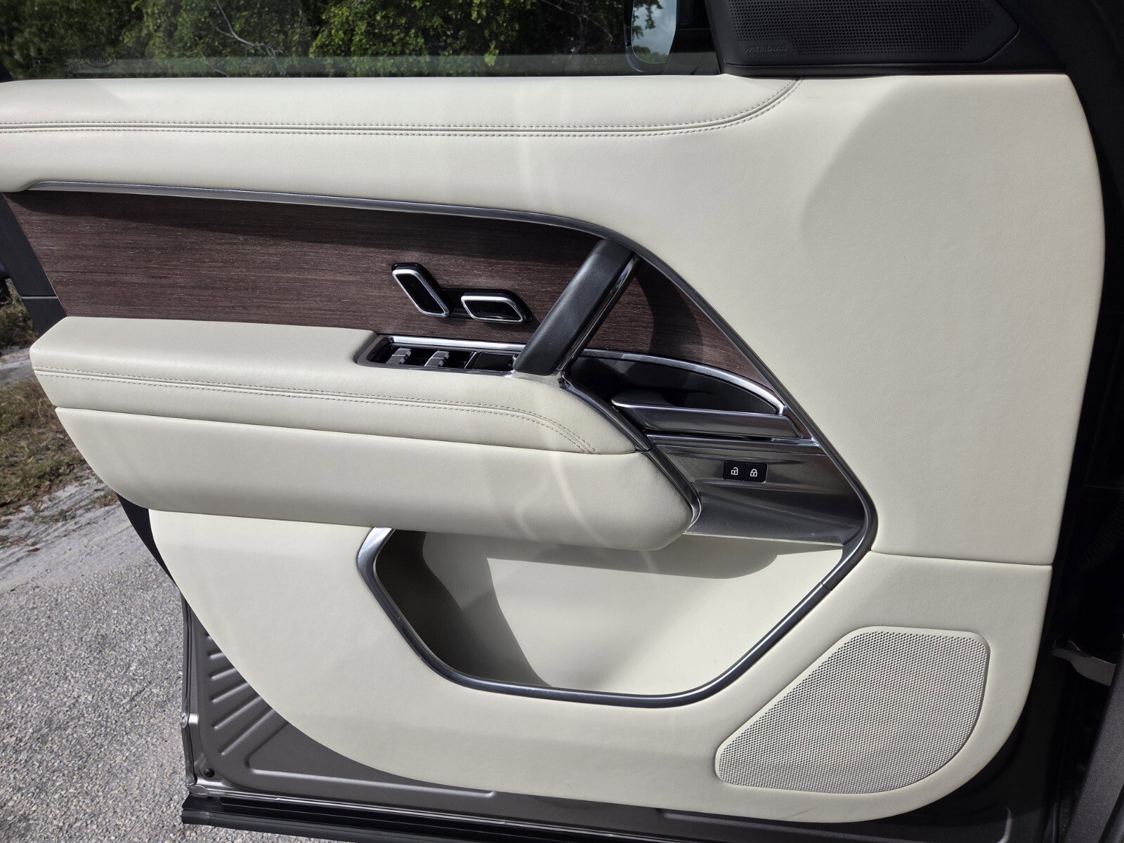 Certified 2023 Land Rover Range Rover SE image 23