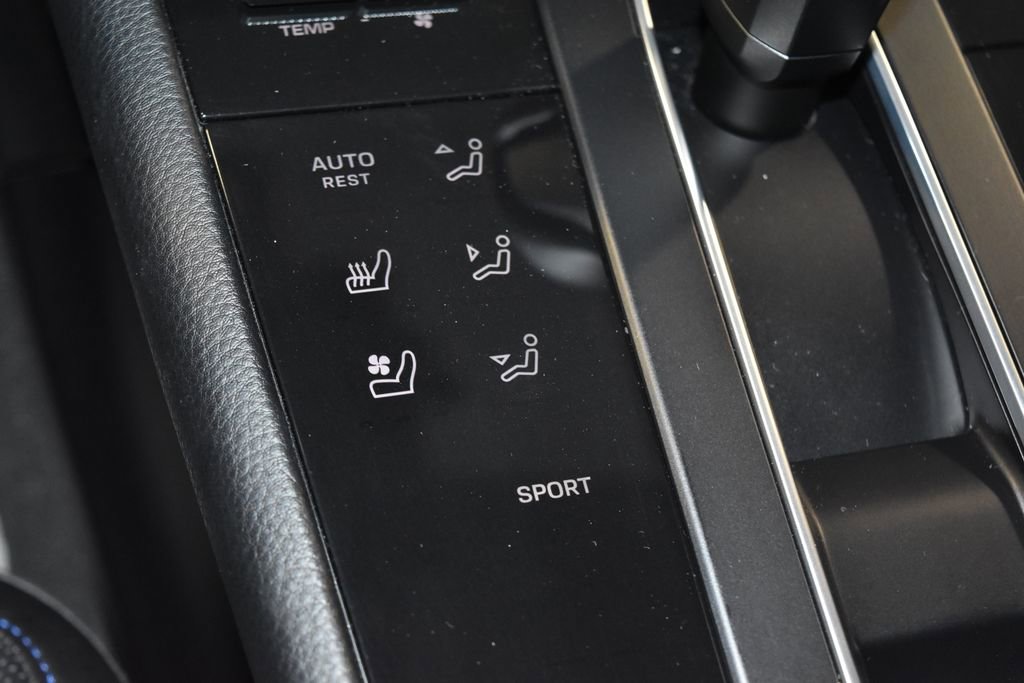 Certified 2024 Porsche Macan image 18