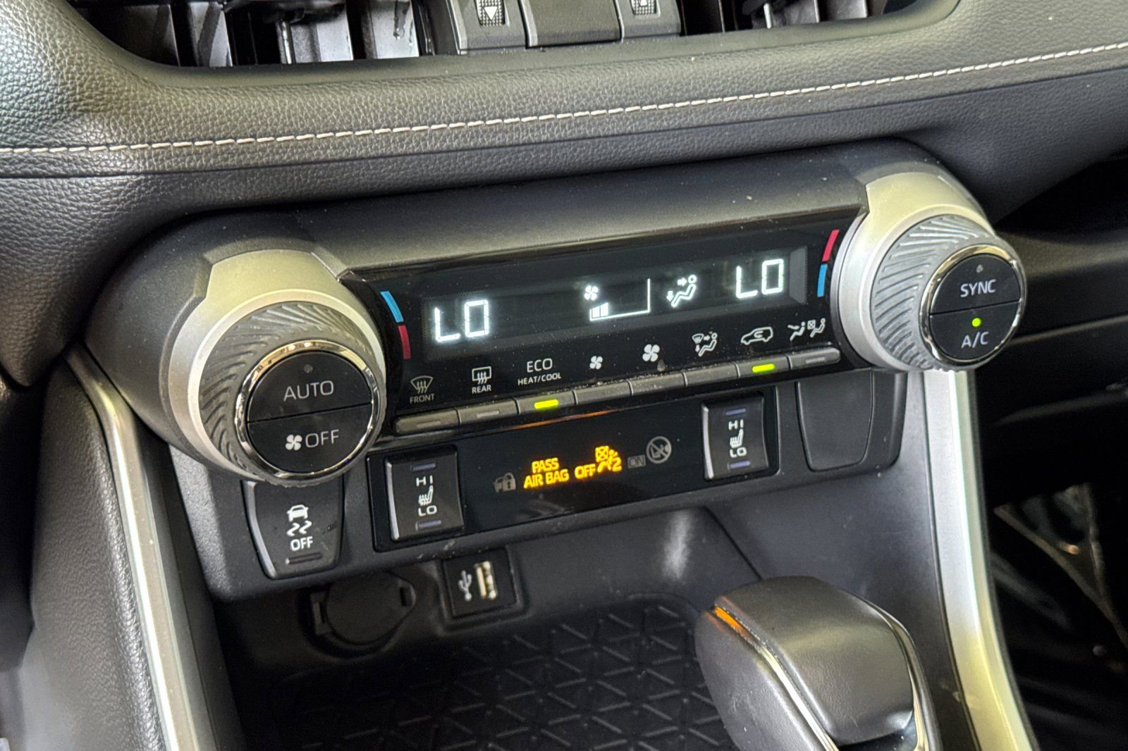 Used 2025 Toyota RAV4 XLE Premium w/ Weather Package AWD/4WD image 23