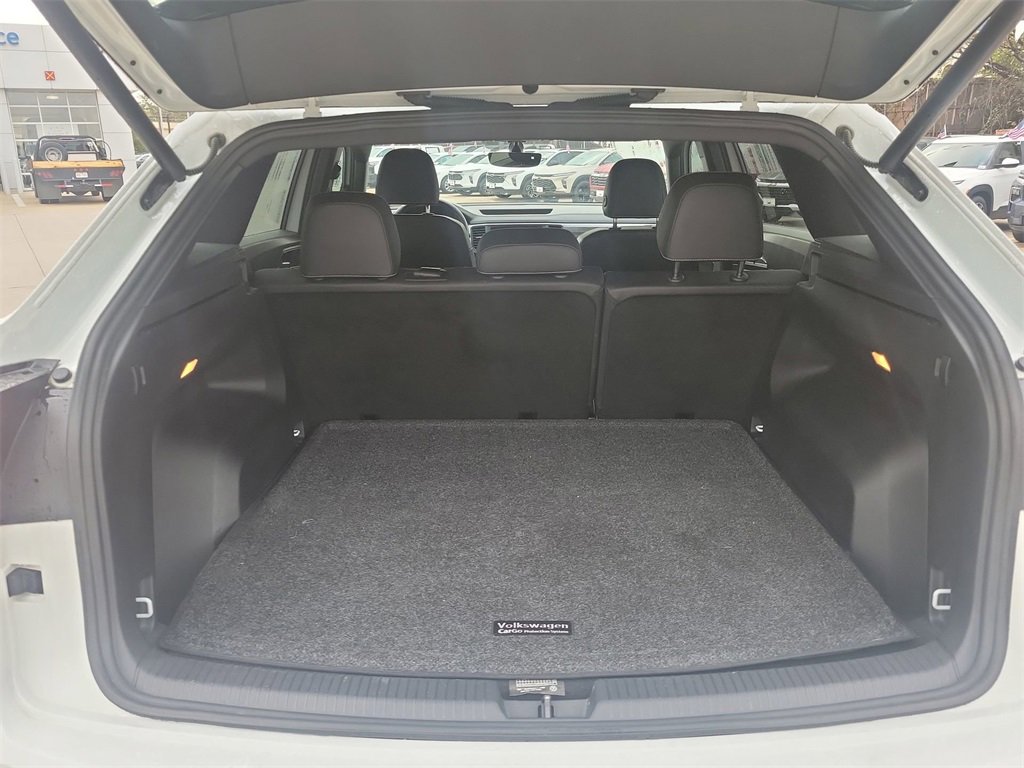 Used 2020 Volkswagen Atlas Cross Sport SE w/ Towing Package image 22