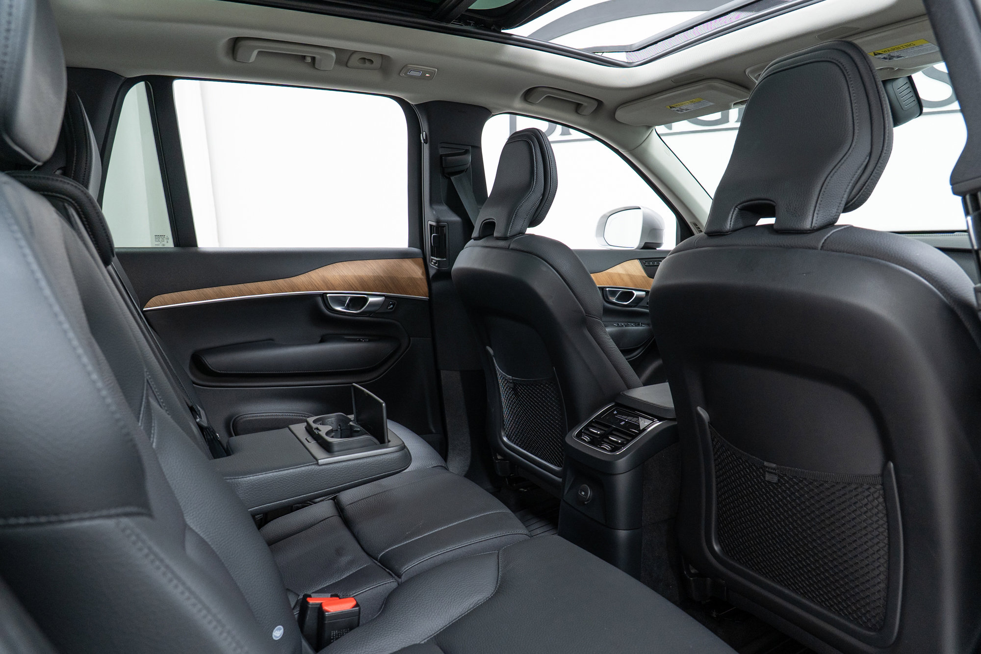 Used 2024 Volvo XC90 T8 Plus w/ Protection Package Premier image 23