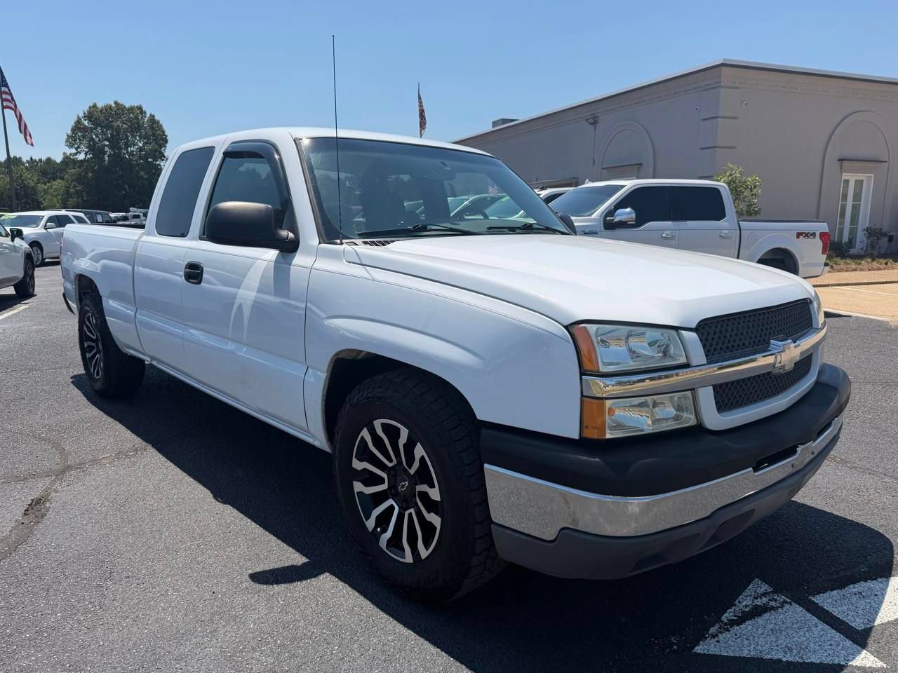 Used 2005 Chevrolet Silverado 1500 LS RWD image 2