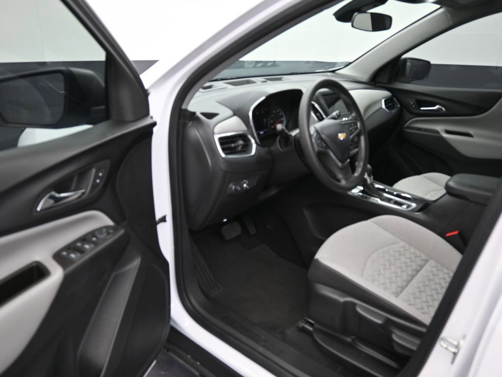 Used 2023 Chevrolet Equinox LS image 10
