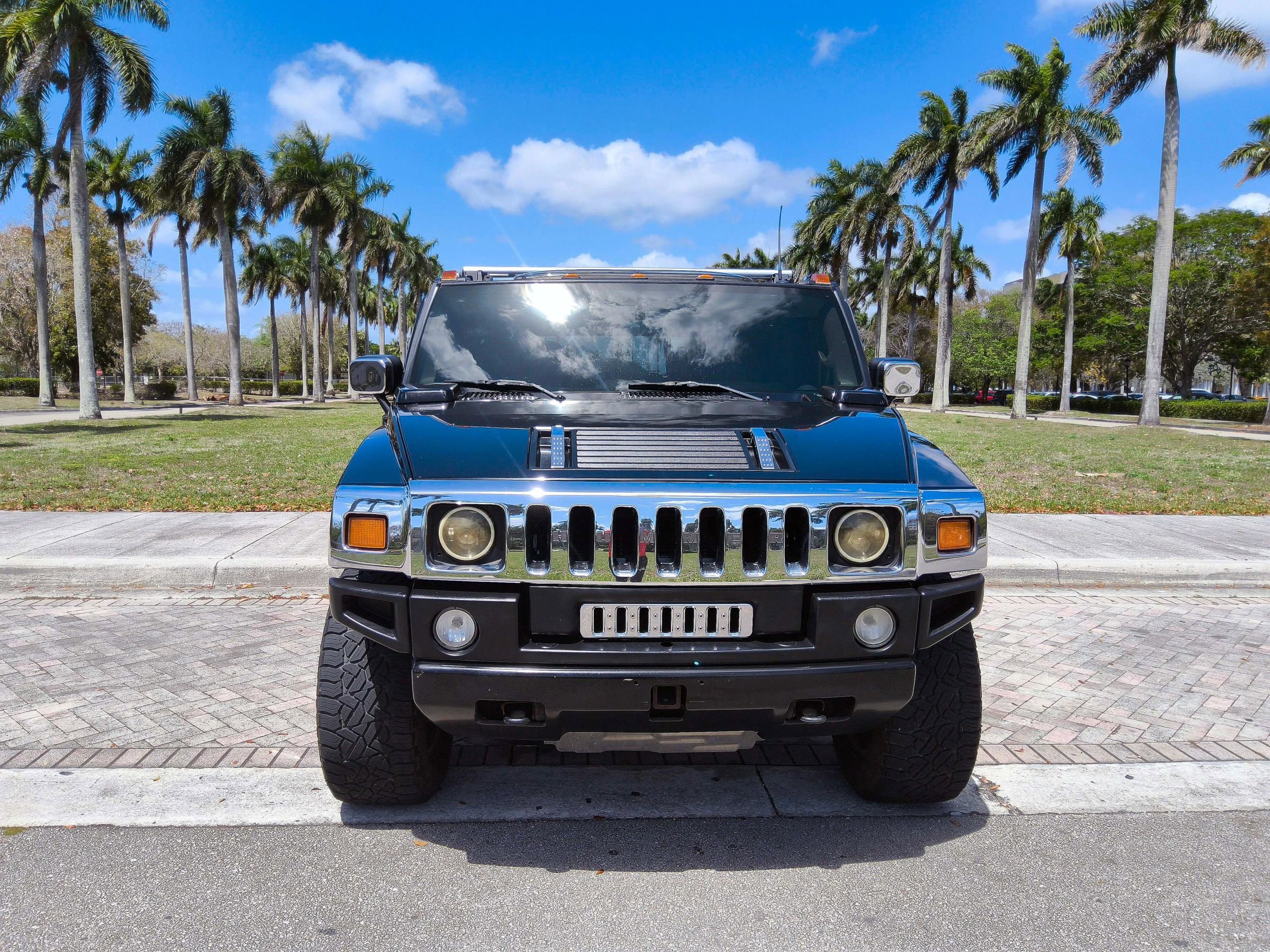 Used 2003 HUMMER H2 w/ Preferred Equipment Group image 3