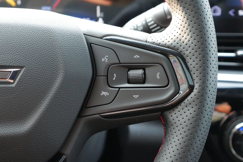 New 2026 Chevrolet Trax RS w/ Sunroof Package FWD image 16