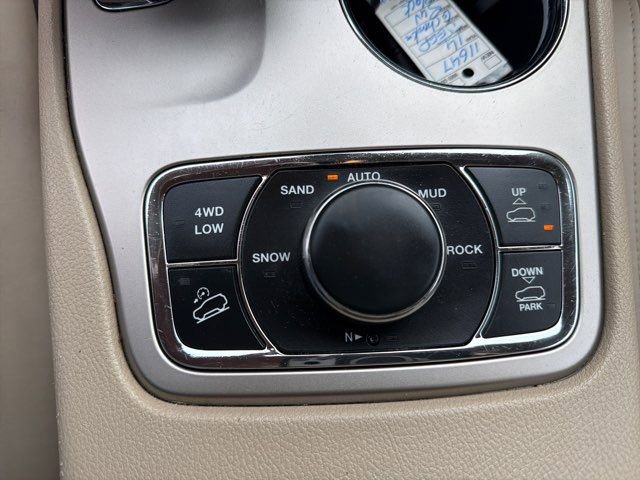 Used 2014 Jeep Grand Cherokee Overland AWD/4WD image 26