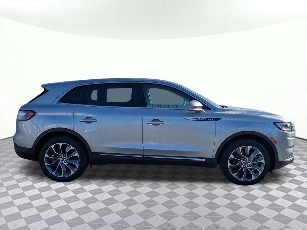 Used 2022 Lincoln Nautilus Reserve w/ Luxury Package image 2