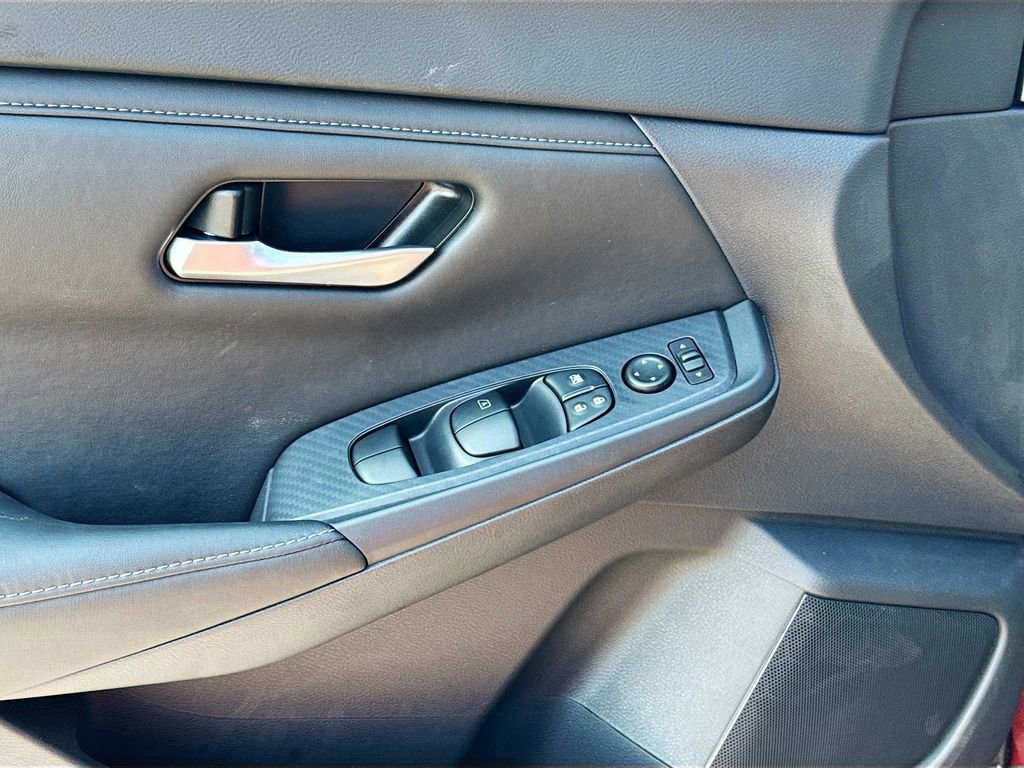 Used 2025 Nissan Sentra SV w/ All-Weather Package FWD image 16
