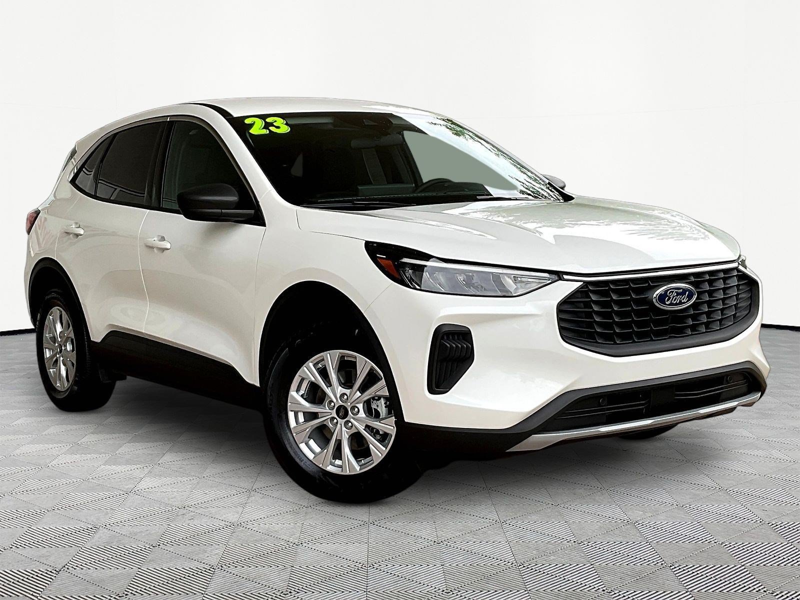 Used 2023 Ford Escape Active w/ Tech Pack #1 AWD/4WD image 3