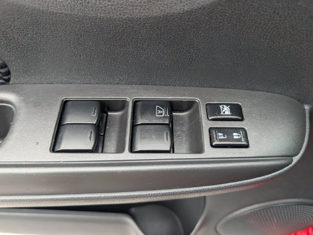 Used 2015 Nissan Versa Note SV FWD image 18