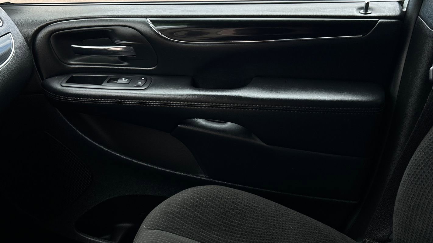 Used 2019 Dodge Grand Caravan SE FWD image 25