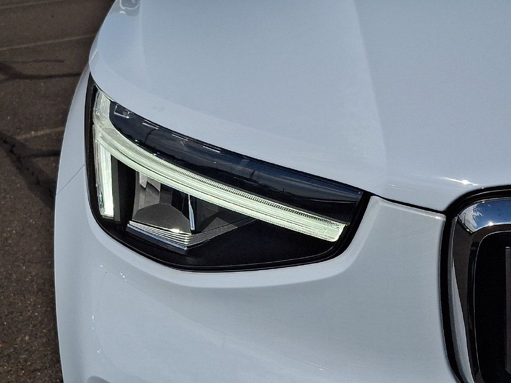 Certified 2024 Volvo XC40 B5 Plus w/ Protection Package Premier AWD/4WD image 9