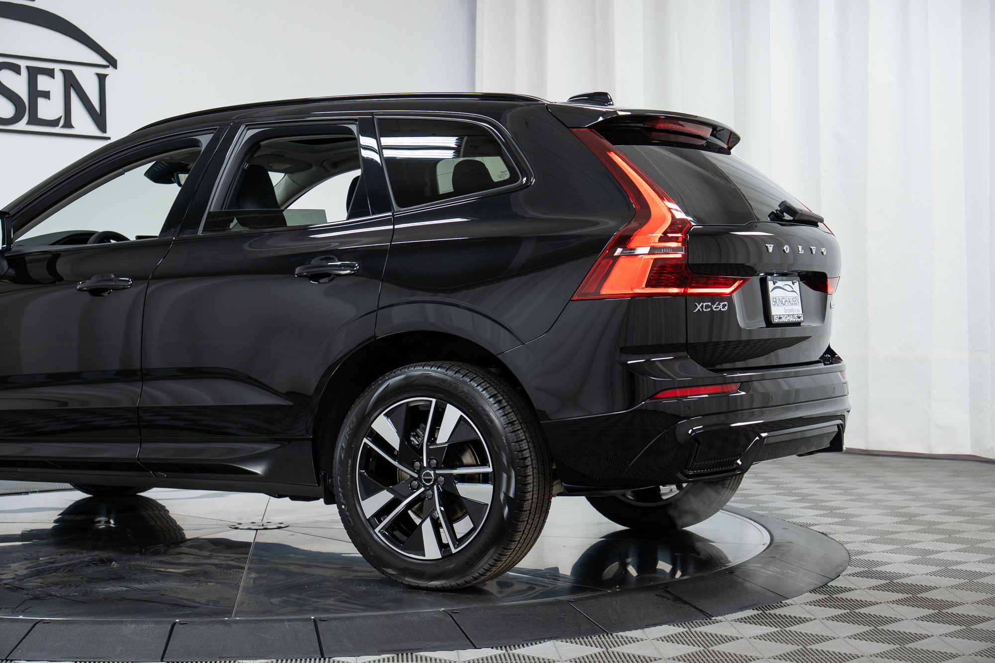 New 2026 Volvo XC60 B5 Core w/ Climate Package AWD/4WD image 29