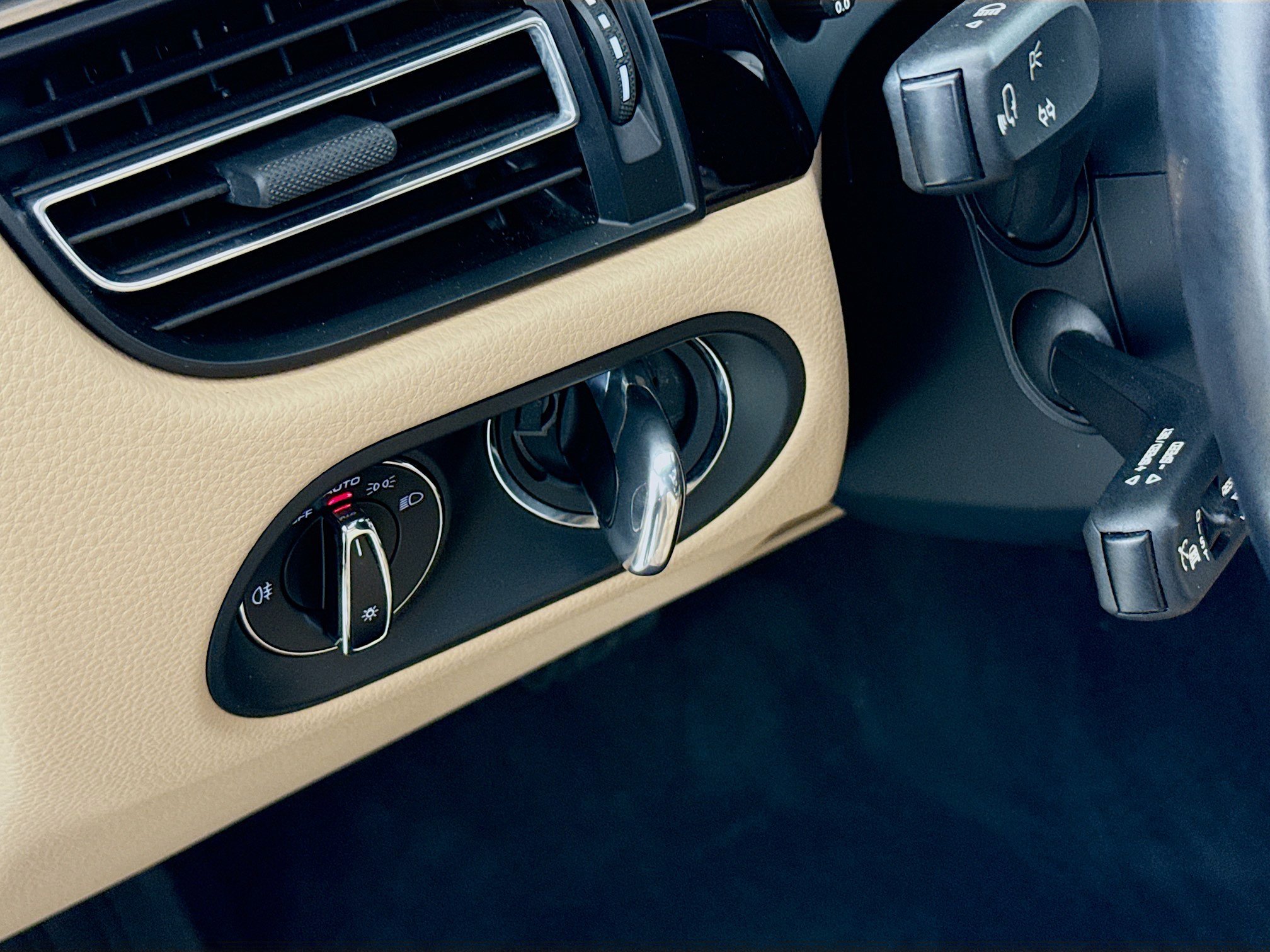 Used 2020 Porsche Macan Base image 10