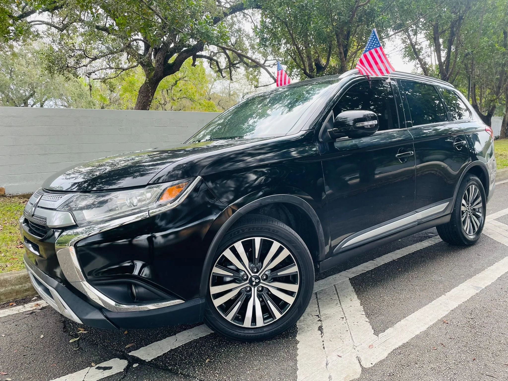Used 2020 Mitsubishi Outlander SEL FWD image 1
