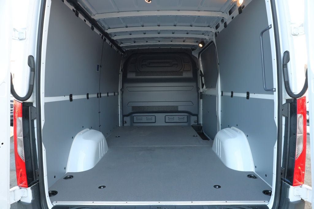 Used 2025 Mercedes-Benz Sprinter 2500 image 21