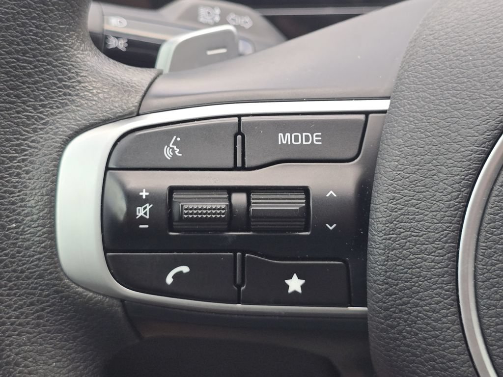Used 2025 Kia Sportage LX FWD image 30