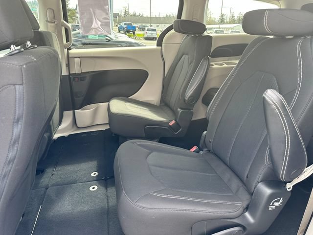 Used 2022 Chrysler Voyager LX FWD image 11