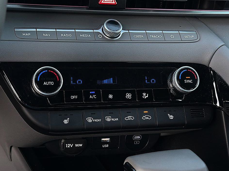 Certified 2025 Hyundai Elantra SEL image 14