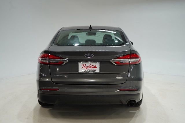Used 2019 Ford Fusion SE image 4