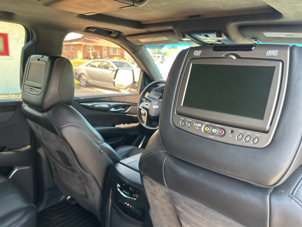 Used 2016 Cadillac Escalade Platinum image 21