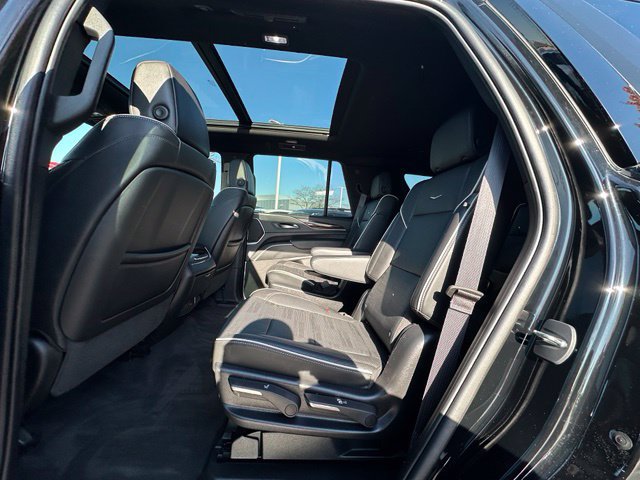Used 2023 Cadillac Escalade Premium Luxury AWD/4WD image 27