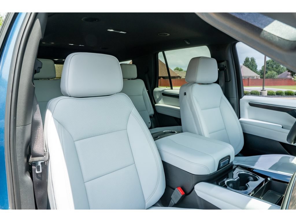 Used 2025 Chevrolet Tahoe Premier AWD/4WD image 19