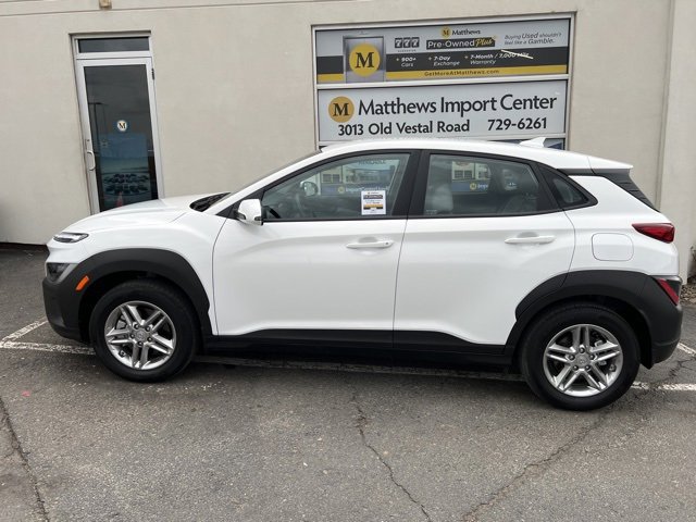 Used 2023 Hyundai Kona SE image 2