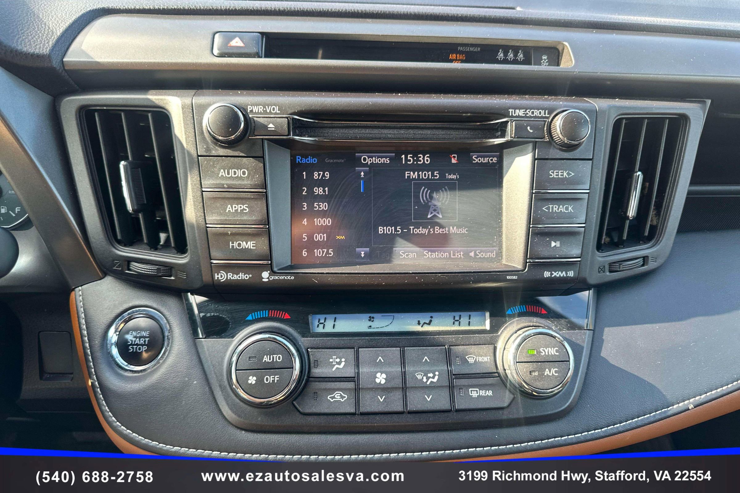 Used 2017 Toyota RAV4 SE image 27