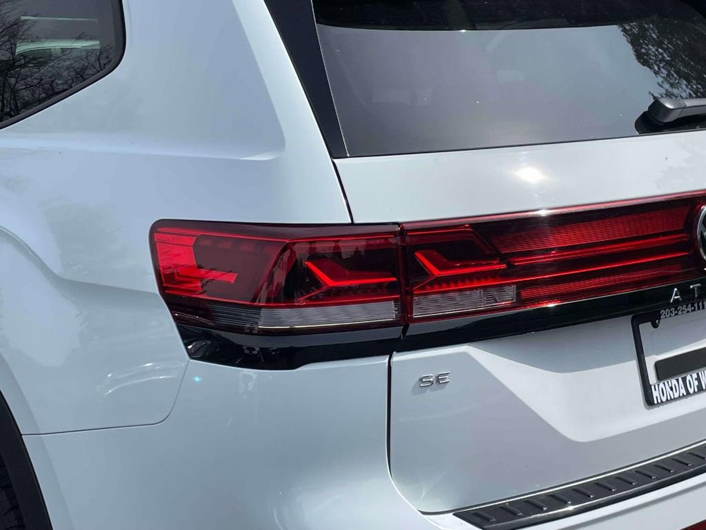 Used 2024 Volkswagen Atlas Peak Edition SE image 9